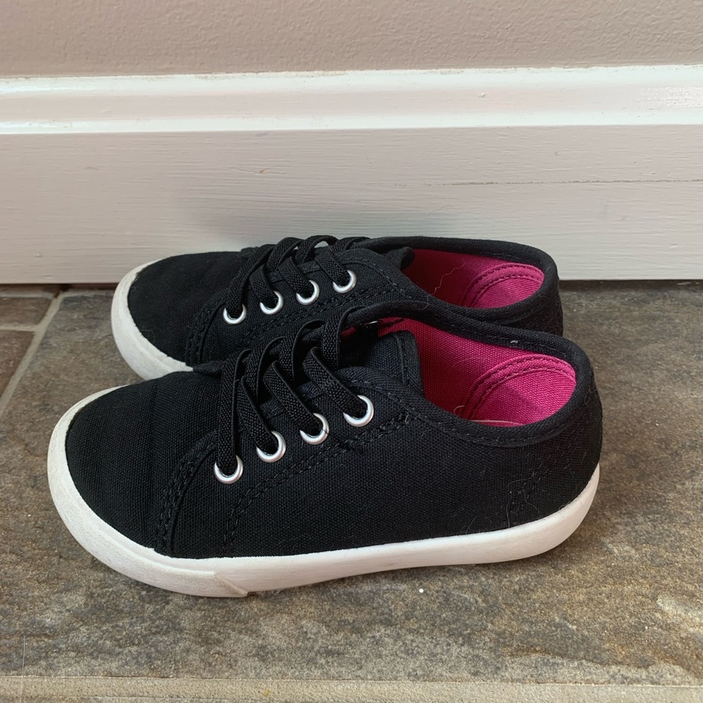 Girl’s Black Sneakers 👟